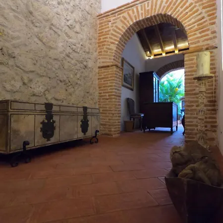 Columbus House Bed and breakfast 2*