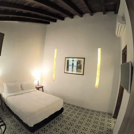 Columbus House 2*