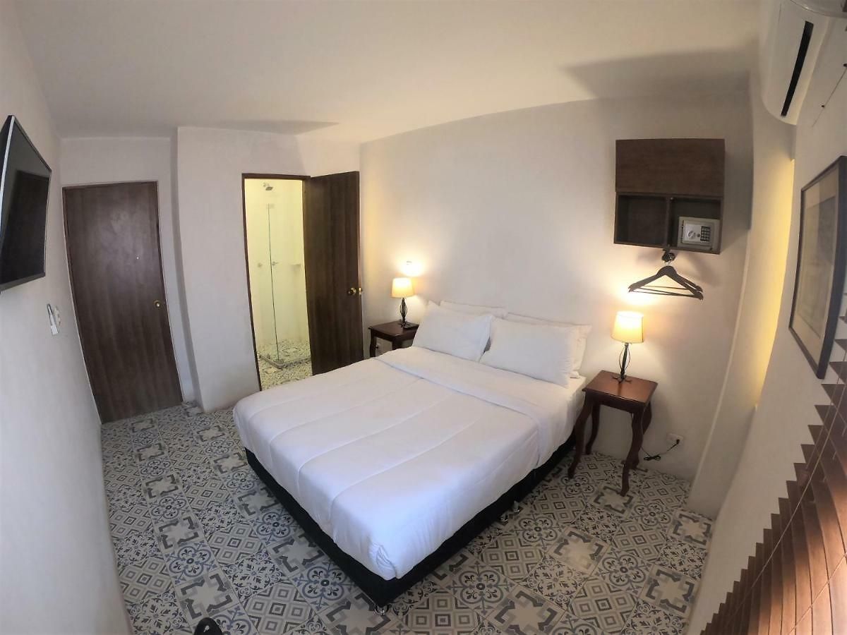Columbus House 2*