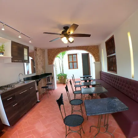 Bed & Breakfast Columbus House 2*