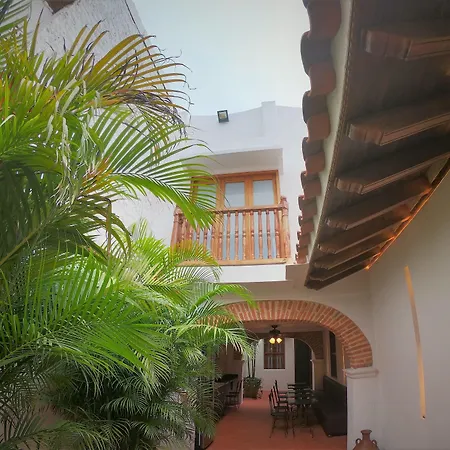 Bed & Breakfast Columbus House 2*