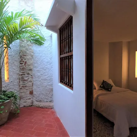 Bed & Breakfast Columbus House 2*