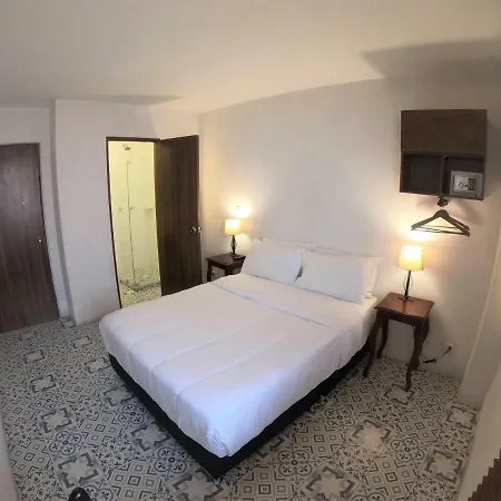 Columbus House 2*