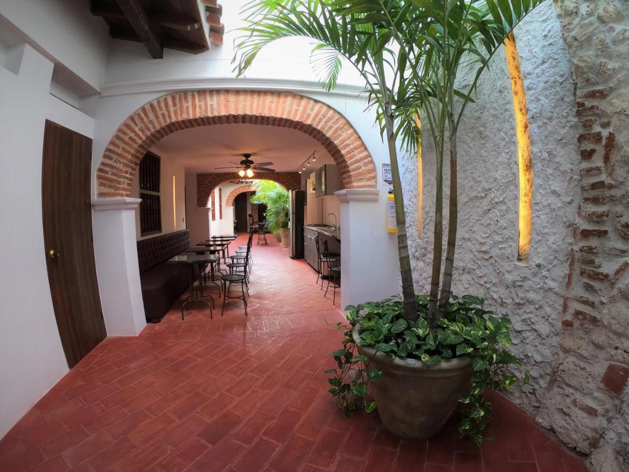 Columbus House Bed and breakfast 2*