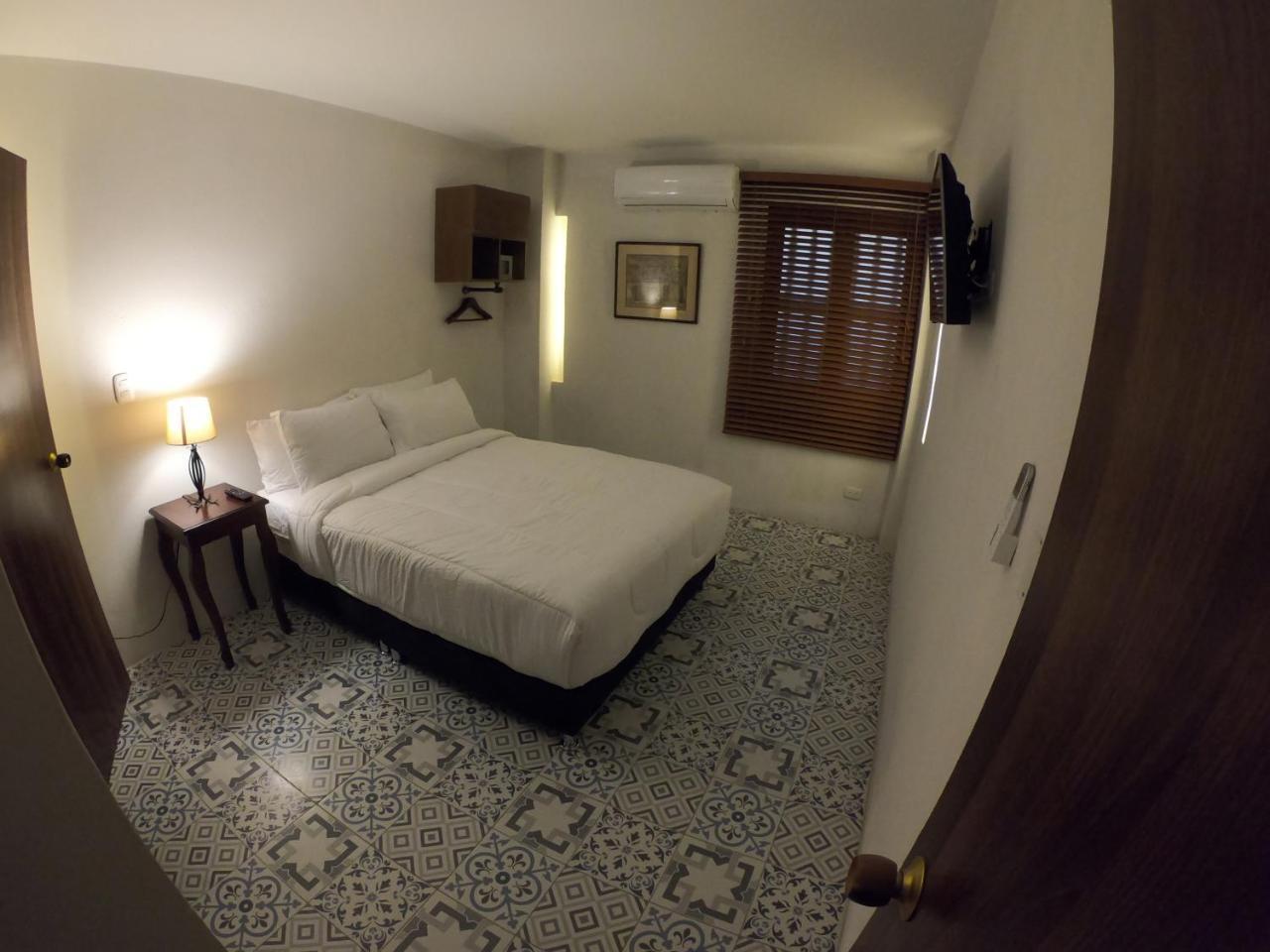 Columbus House Bed and breakfast